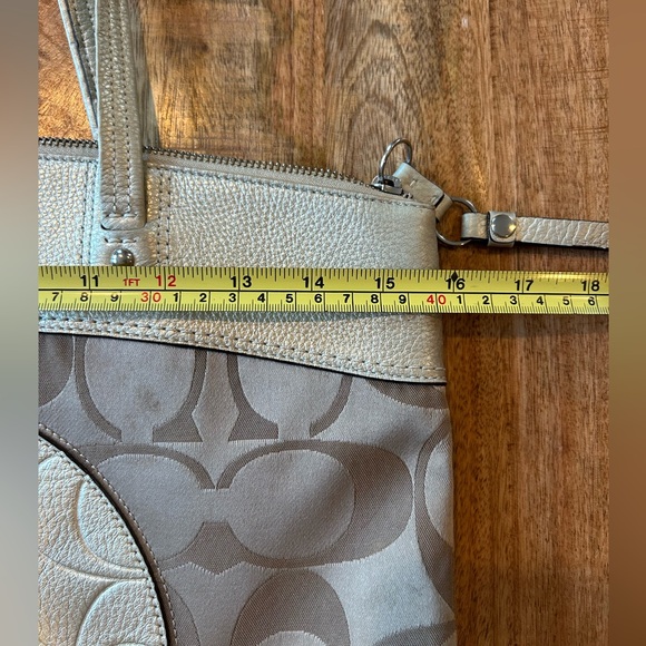 Coach shoulder bag - Picture 4 of 10